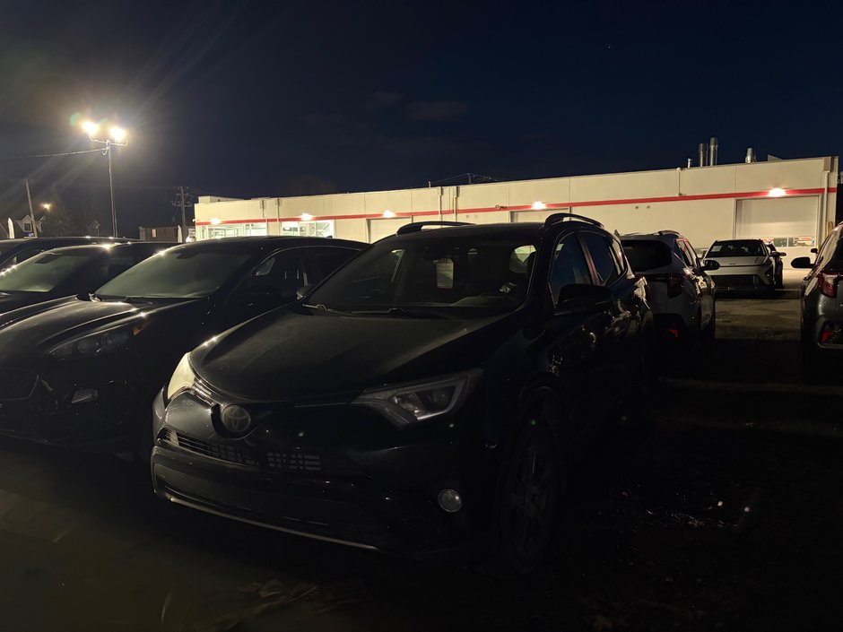 Toyota RAV4 XLE 2017 à Montréal, Québec
