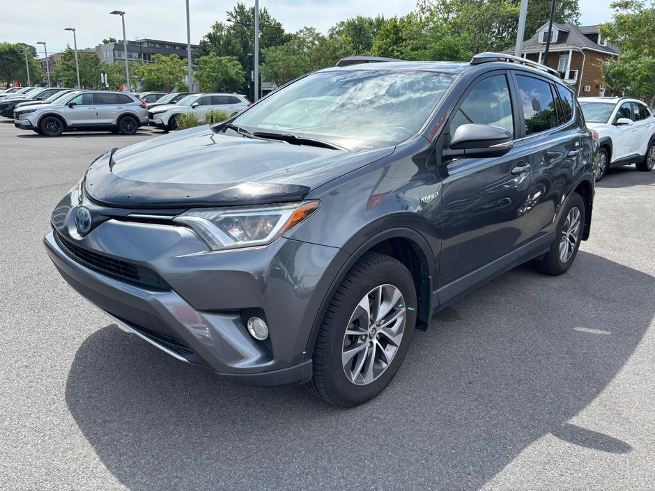 2018 Toyota RAV4 Hybrid LE+ in Montréal, Quebec