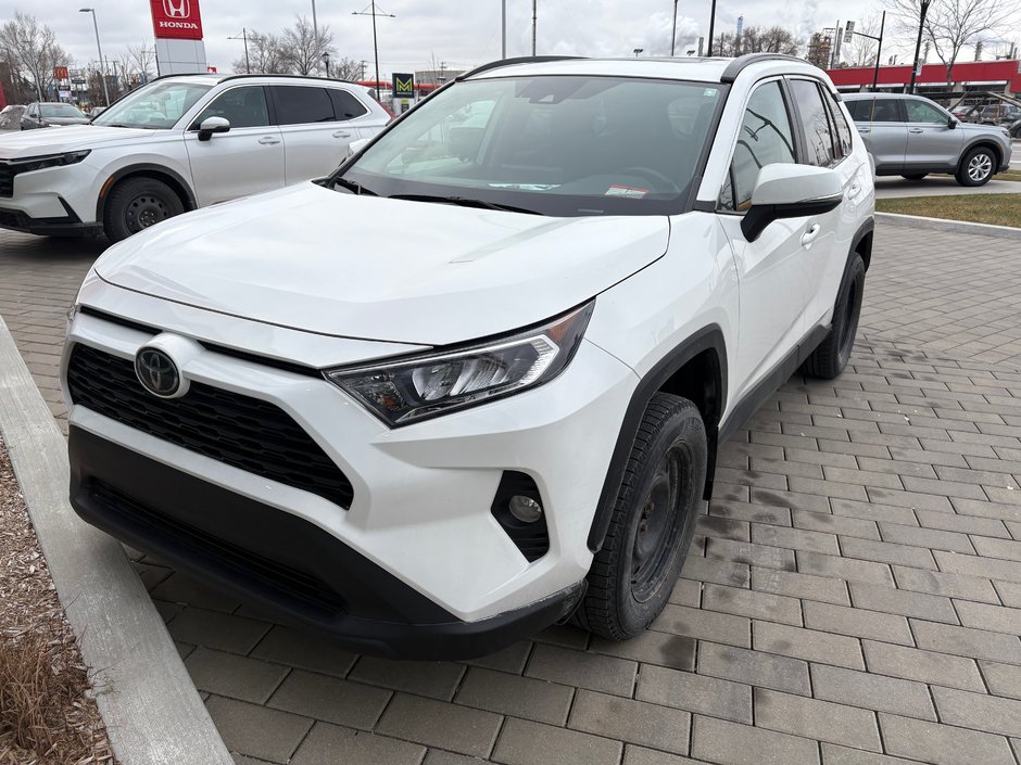 2020  RAV4 XLE 37 000 8 Pneus JAMAIS ACCIDENTÉ in Montreal, Quebec