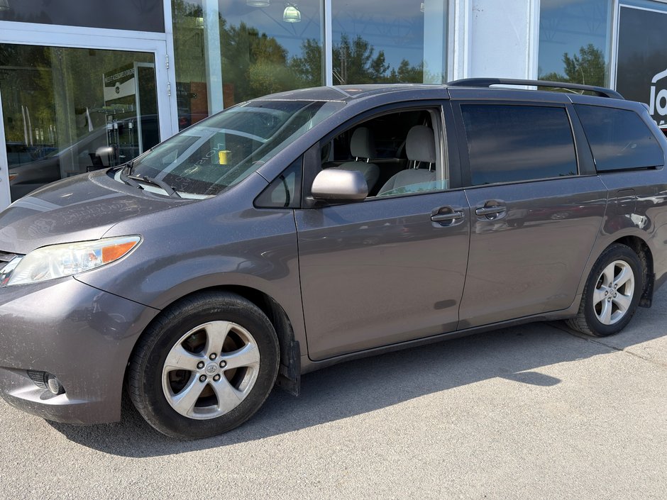 Toyota Sienna LE 2015 à Montréal, Québec