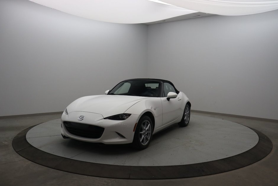 2016 Mazda MX-5 in Jonquière, Quebec - w940px