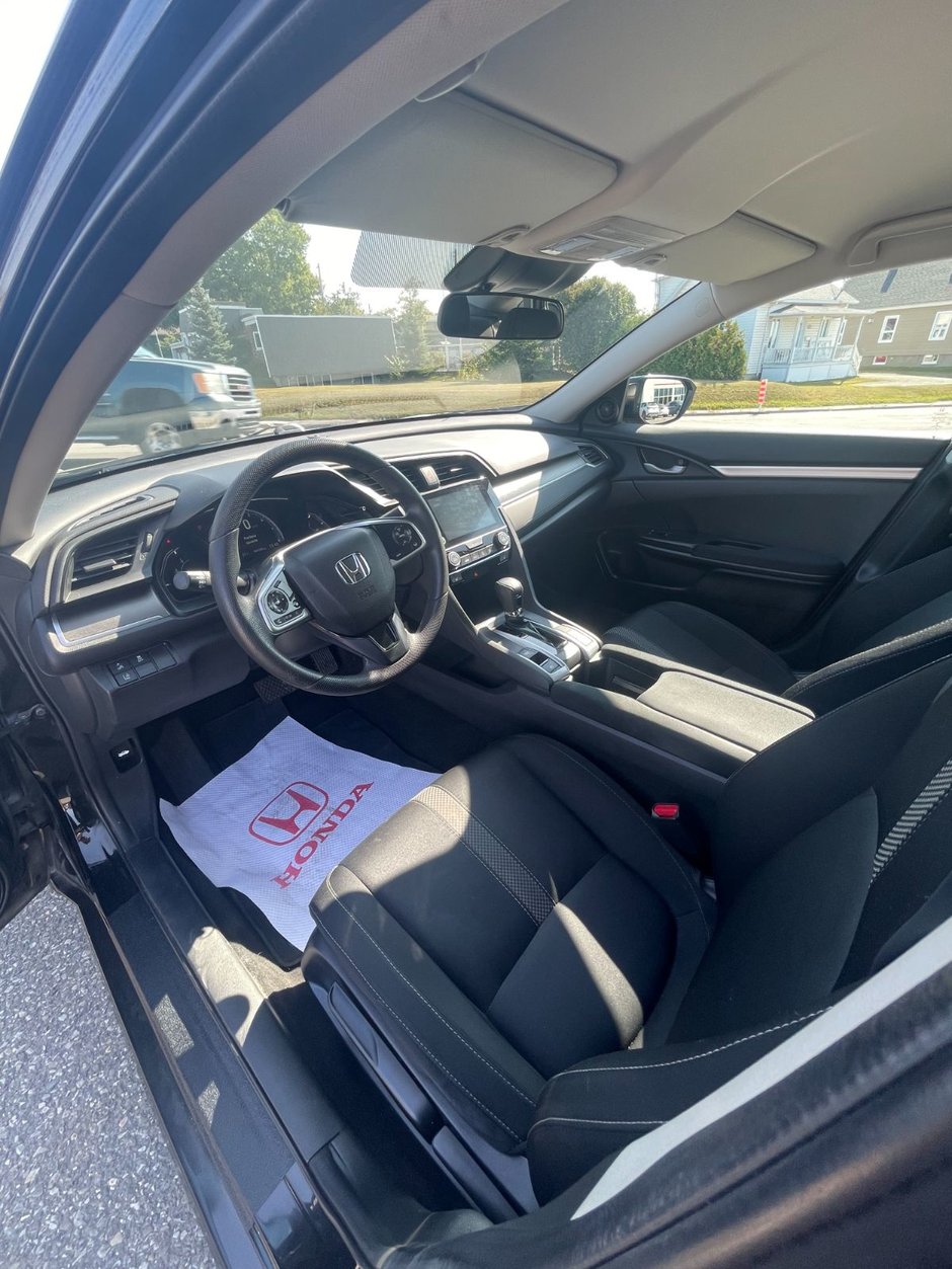 Honda CIVIC LX  2020-9