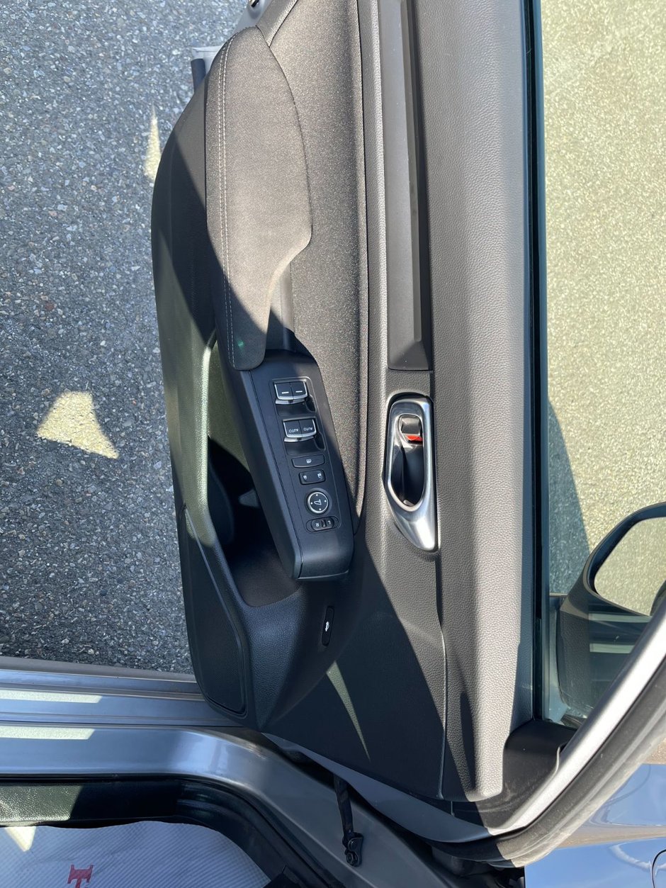 2022 Honda CIVIC LX-8