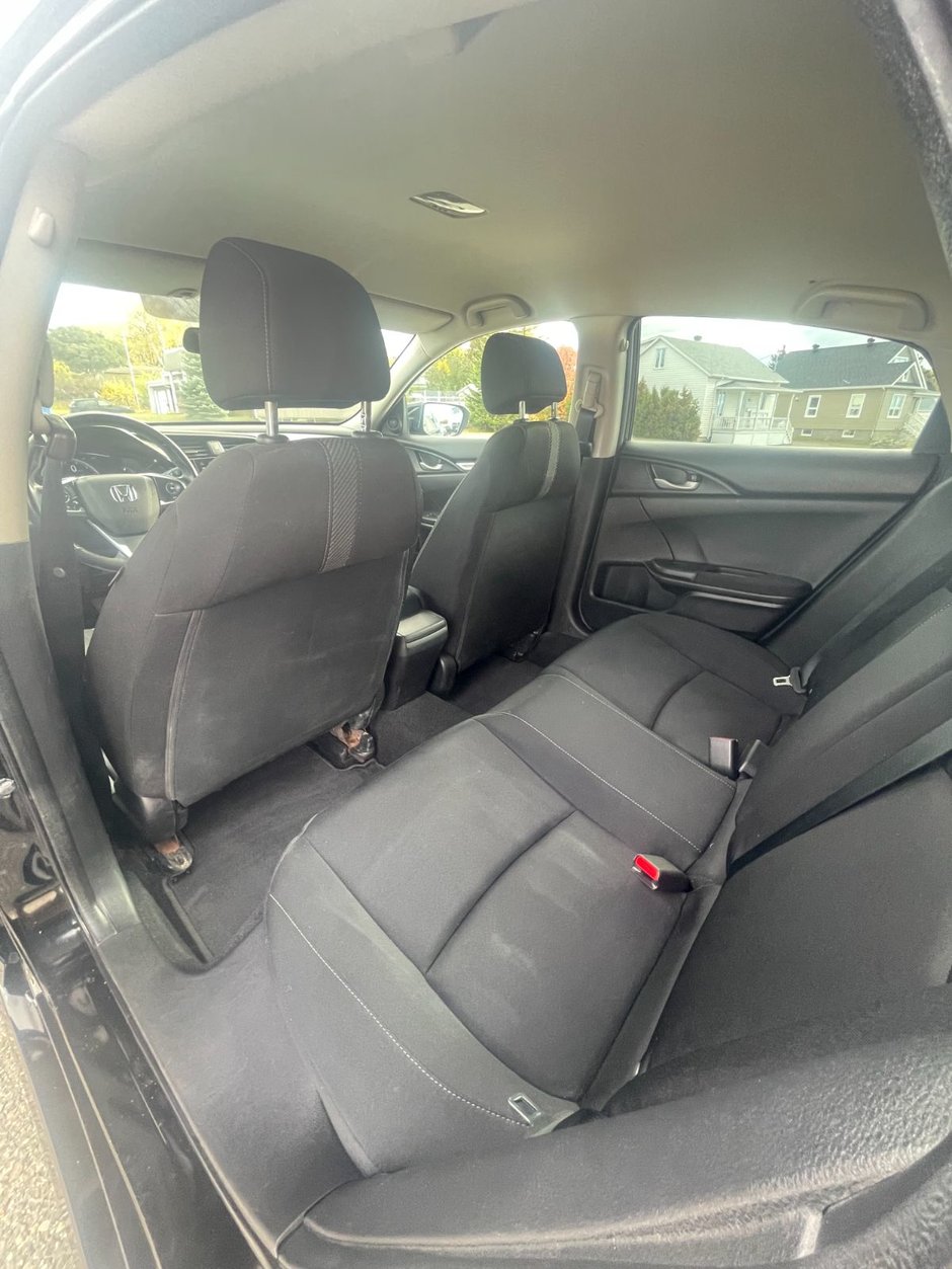 Honda Civic Sedan SE 2018-13