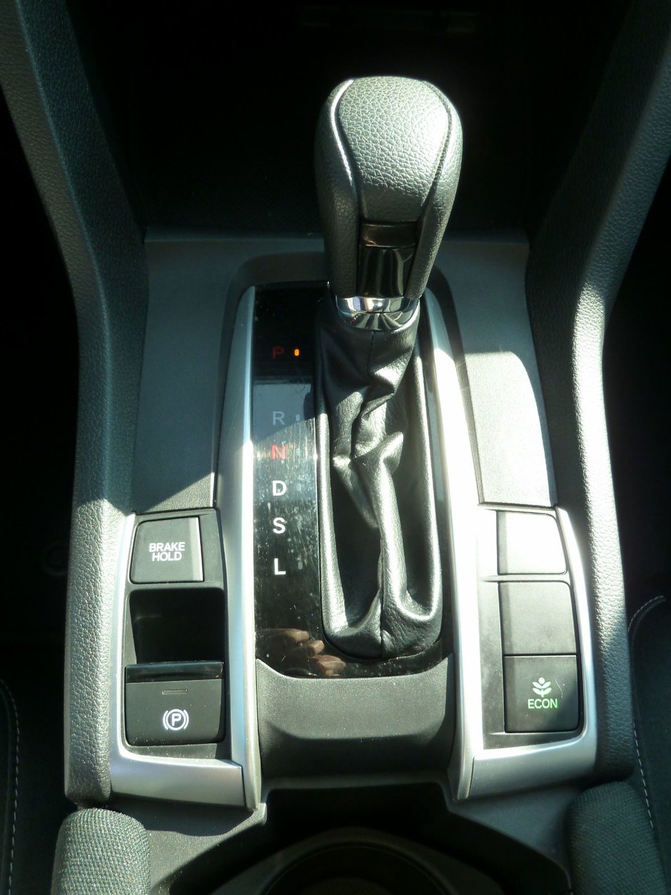 Honda Civic Sedan LX 2021-26
