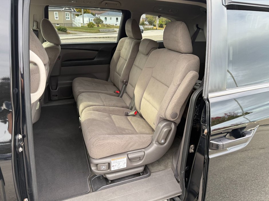 2016 Honda Odyssey SE-13