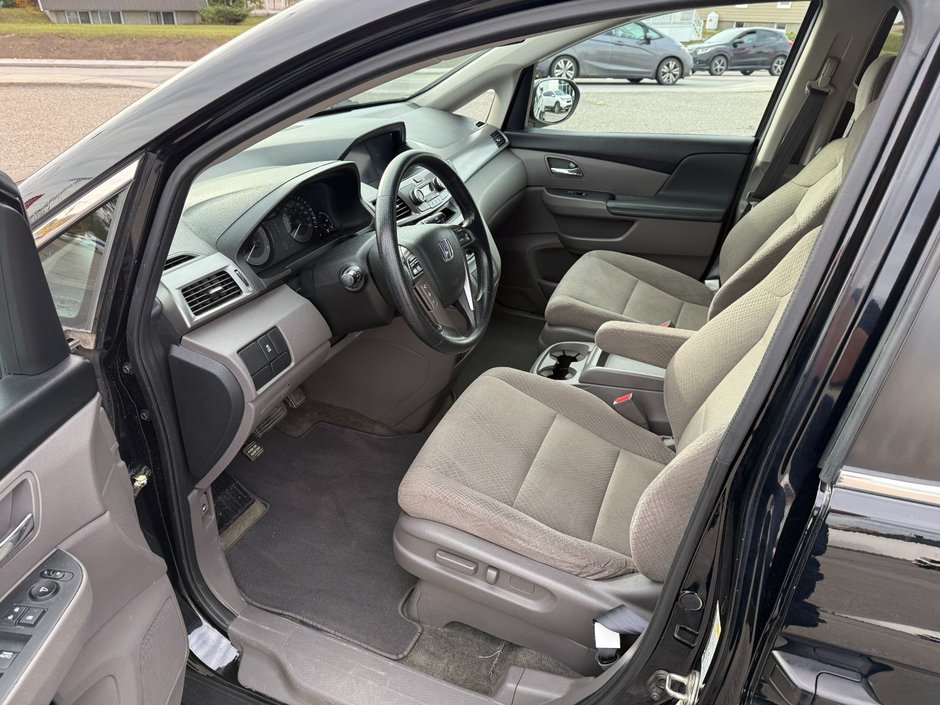 2016 Honda Odyssey SE-12