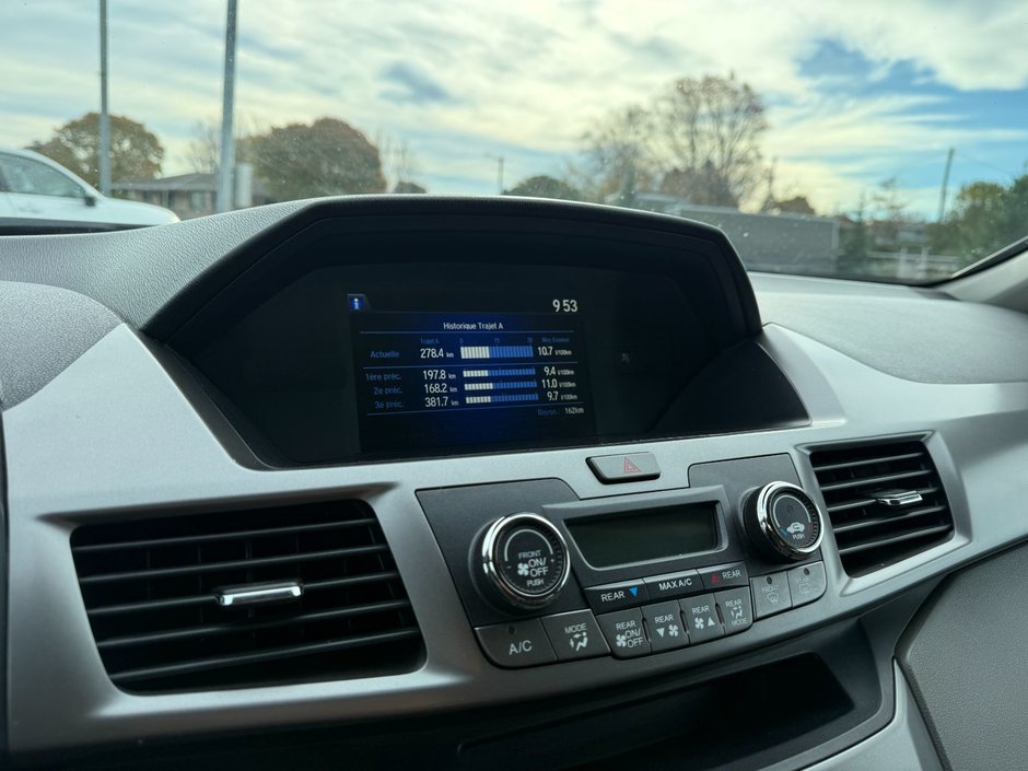 2016 Honda Odyssey SE-17