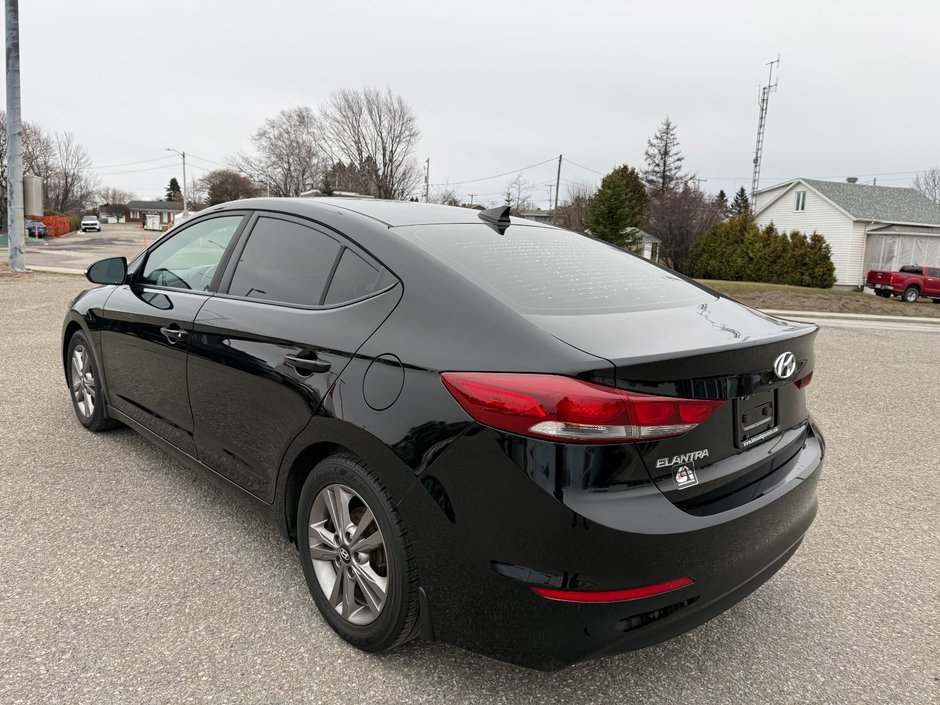 Hyundai Elantra GL 2017-8