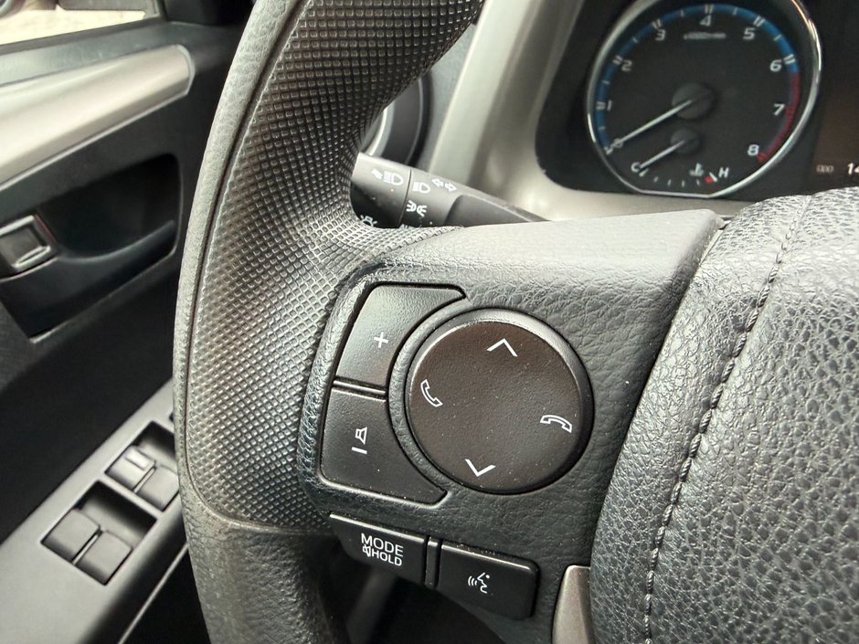 Toyota RAV4 LE 2017-15