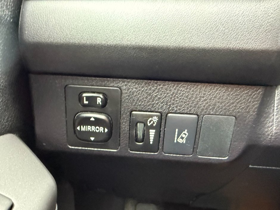 Toyota RAV4 LE 2017-14