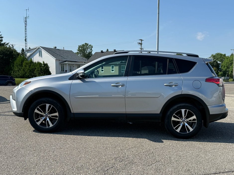 Toyota RAV4 LE 2018-8