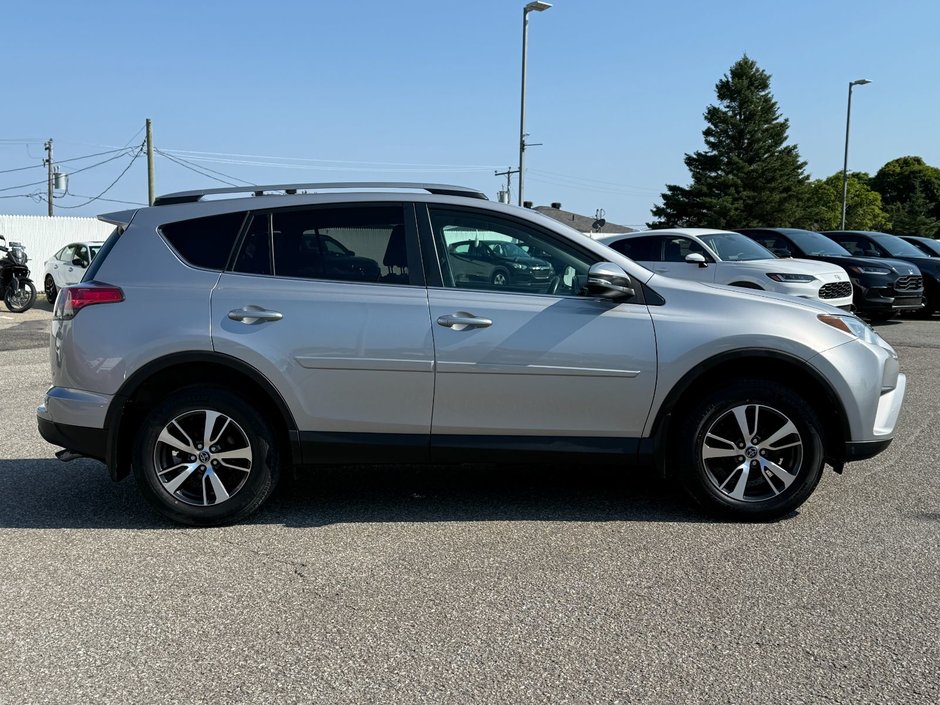 Toyota RAV4 LE 2018-3