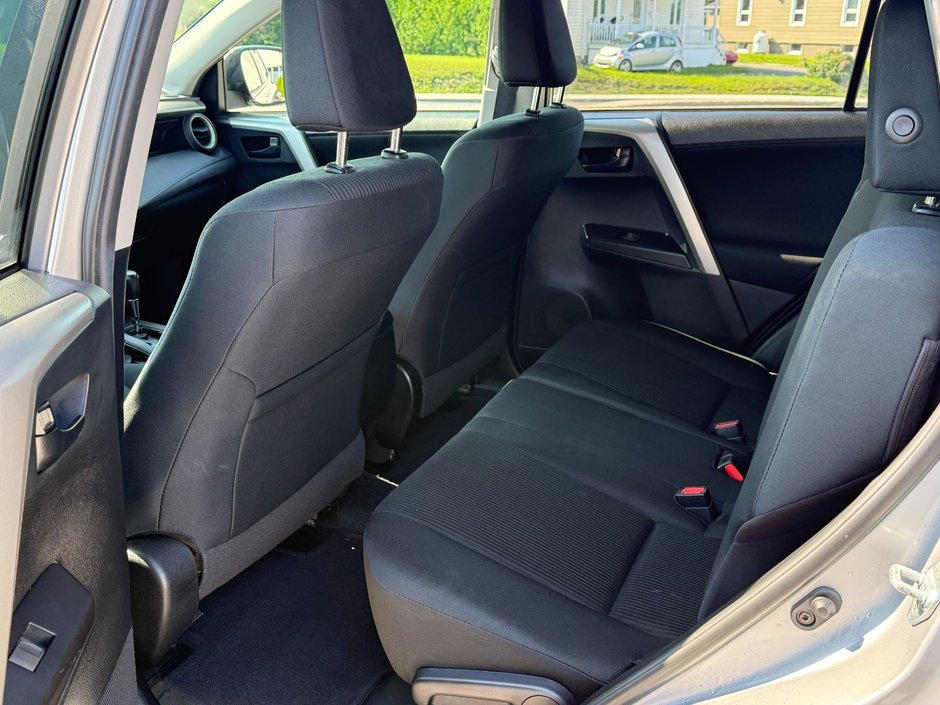 Toyota RAV4 LE 2018-10