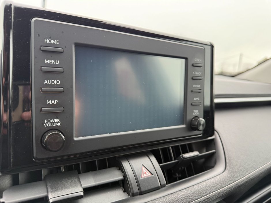 Toyota RAV4 LE 2019-16