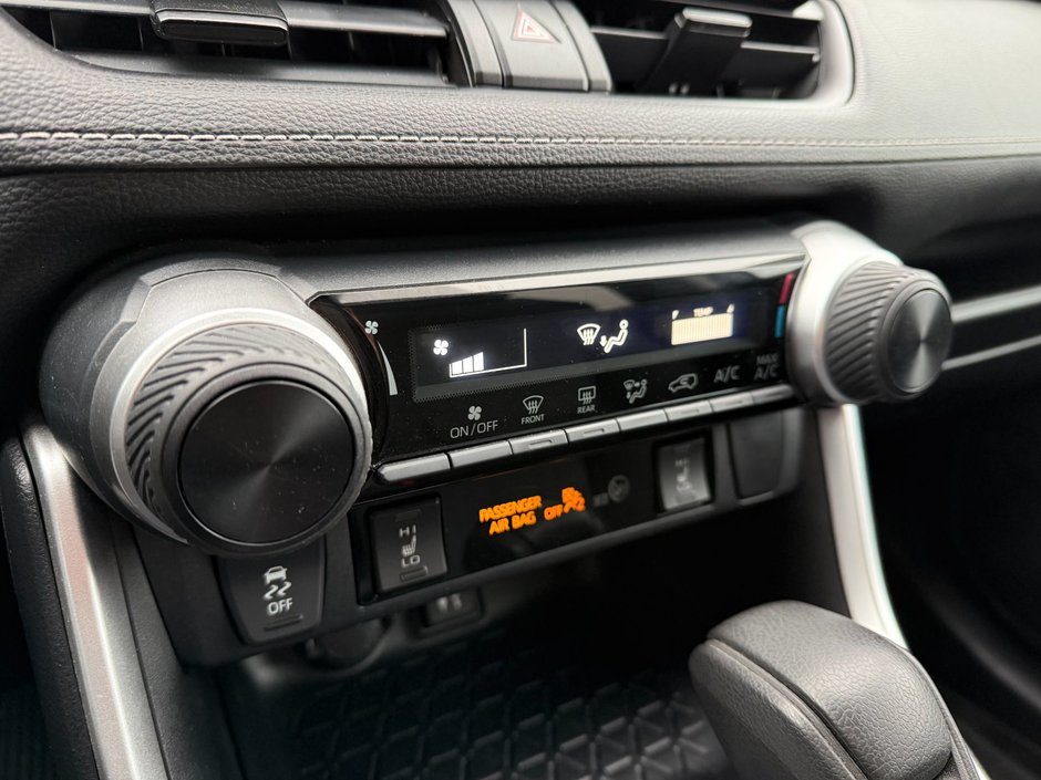 Toyota RAV4 LE 2019-17