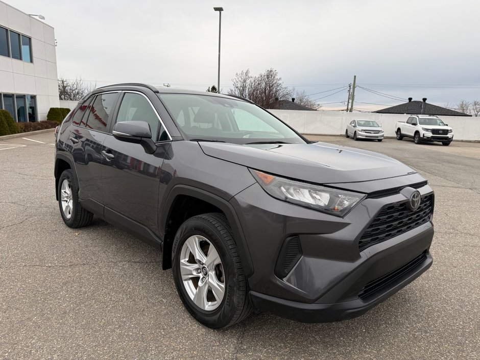 Toyota RAV4 LE 2019-3