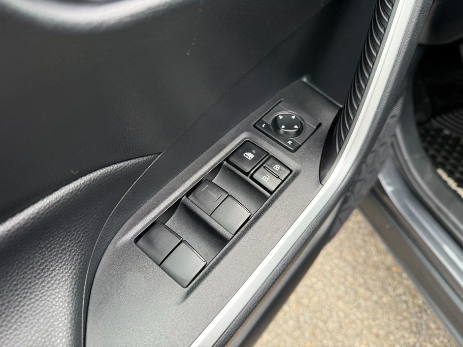 Toyota RAV4 LE 2019-13