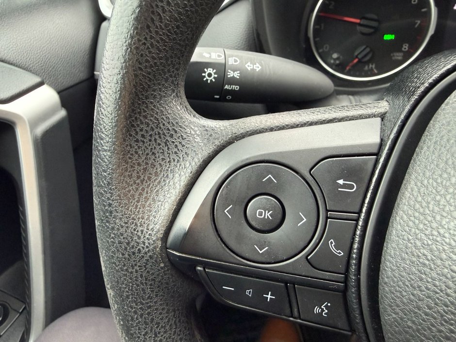 Toyota RAV4 LE 2019-14