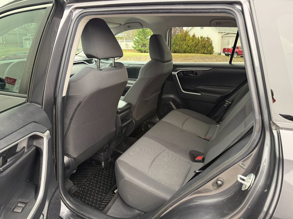 Toyota RAV4 LE 2019-11