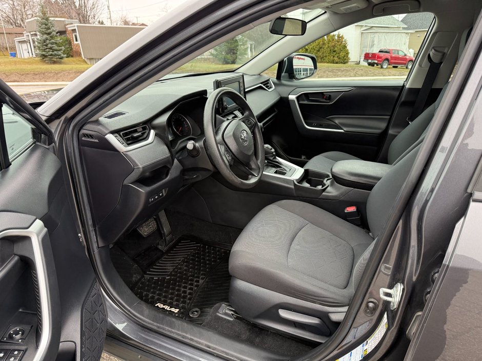 Toyota RAV4 LE 2019-12