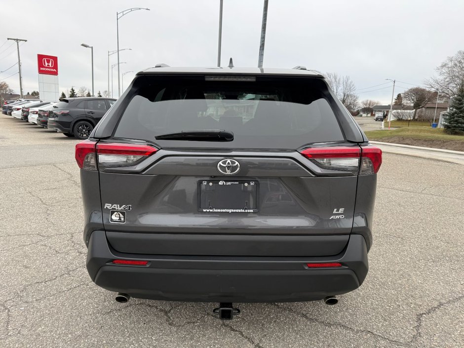 Toyota RAV4 LE 2019-6