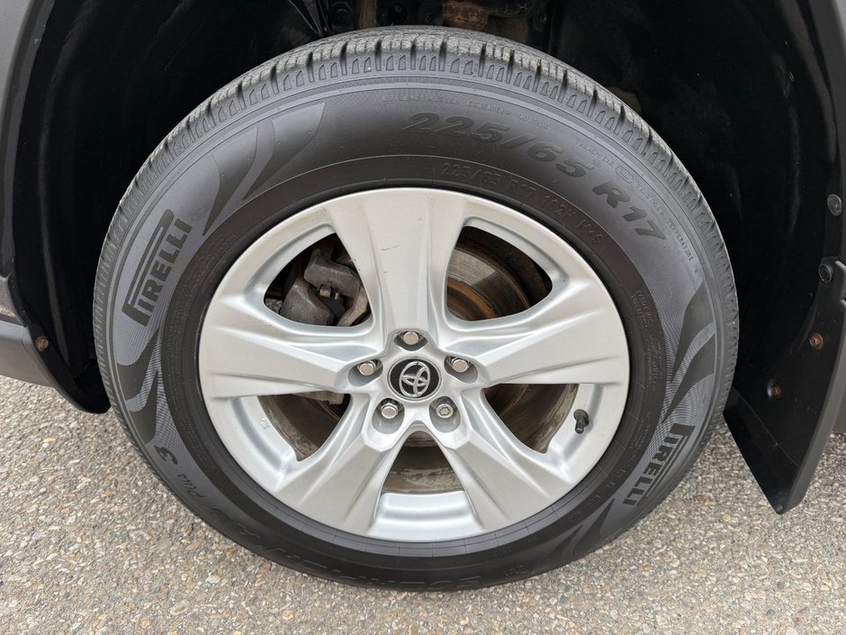 Toyota RAV4 LE 2019-10