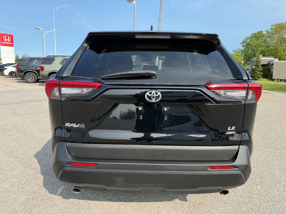 Toyota RAV4 LE 2020-6