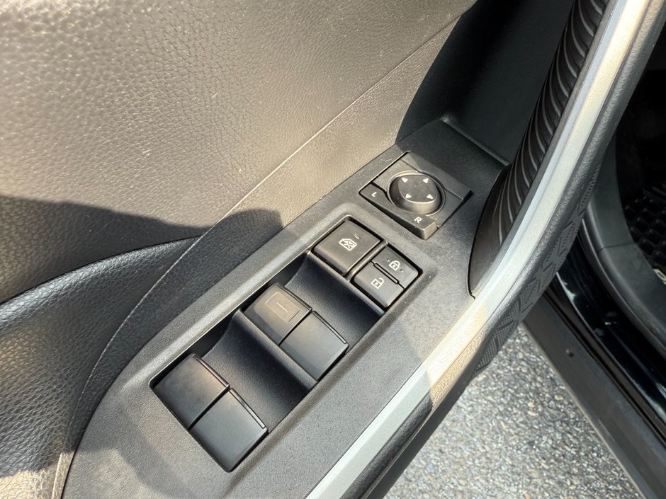 Toyota RAV4 LE 2020-12