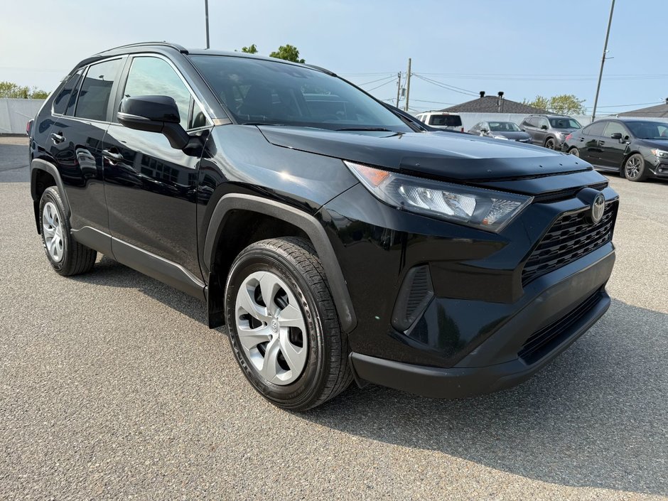 Toyota RAV4 LE 2020-3