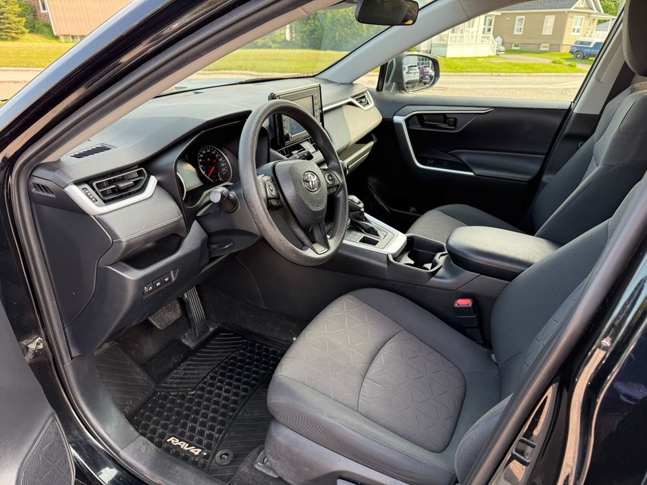 Toyota RAV4 LE 2020-11