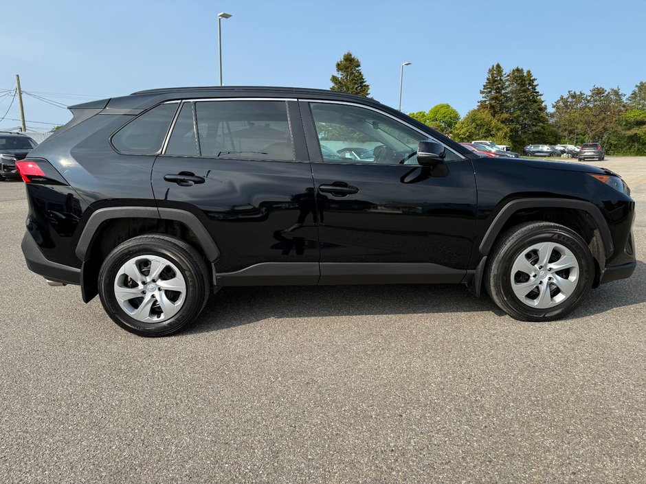 Toyota RAV4 LE 2020-4