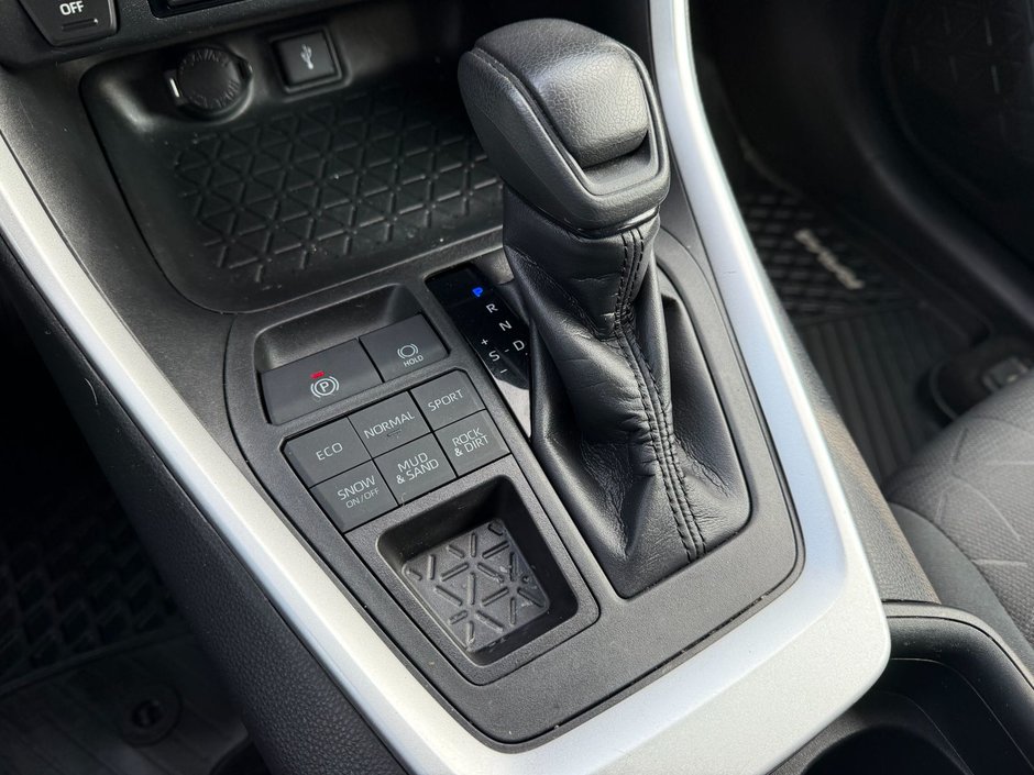 Toyota RAV4 LE 2020-17