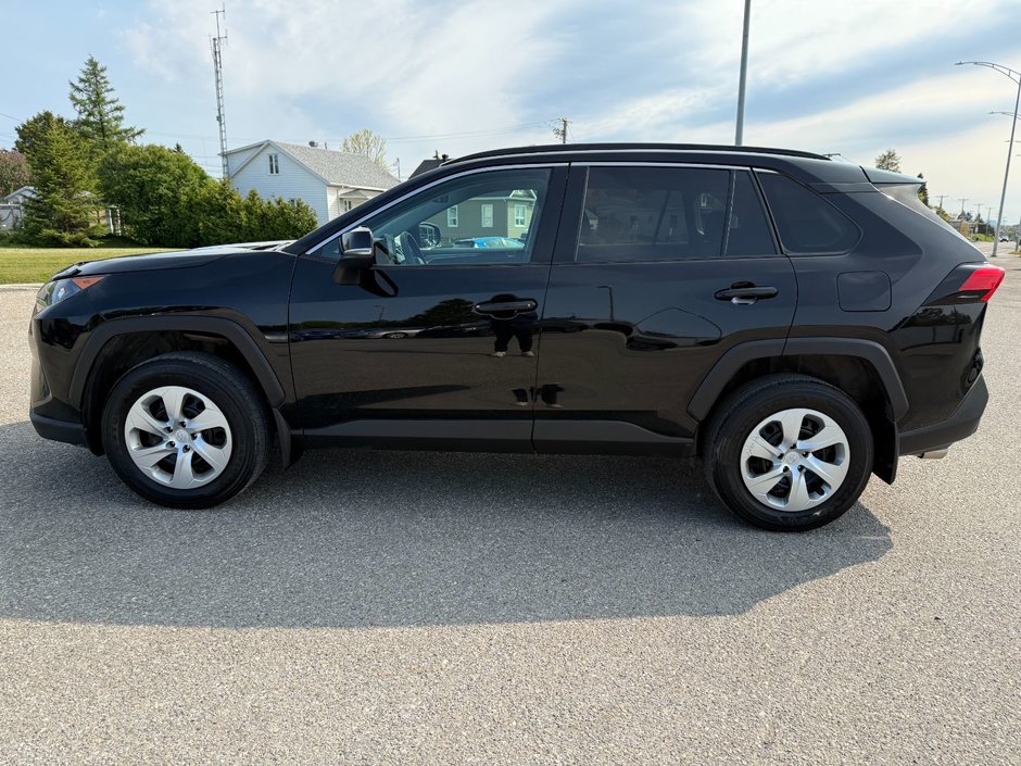 Toyota RAV4 LE 2020-9
