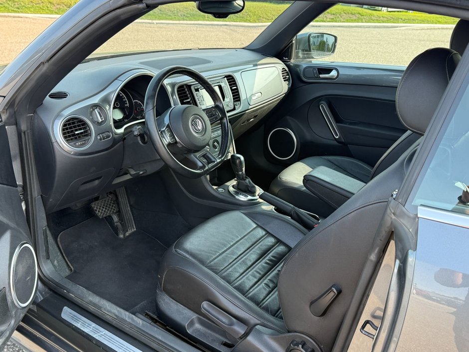 Volkswagen Beetle Convertible Comfortline 2014-10