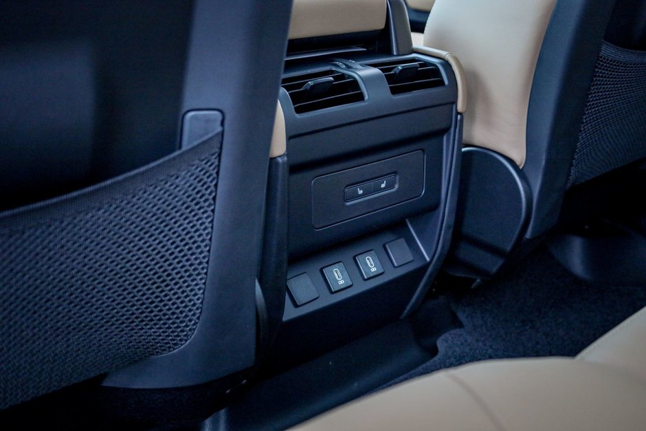 2026 Land Rover Defender 110 Mild Hybrid X-Dynamic SE-18