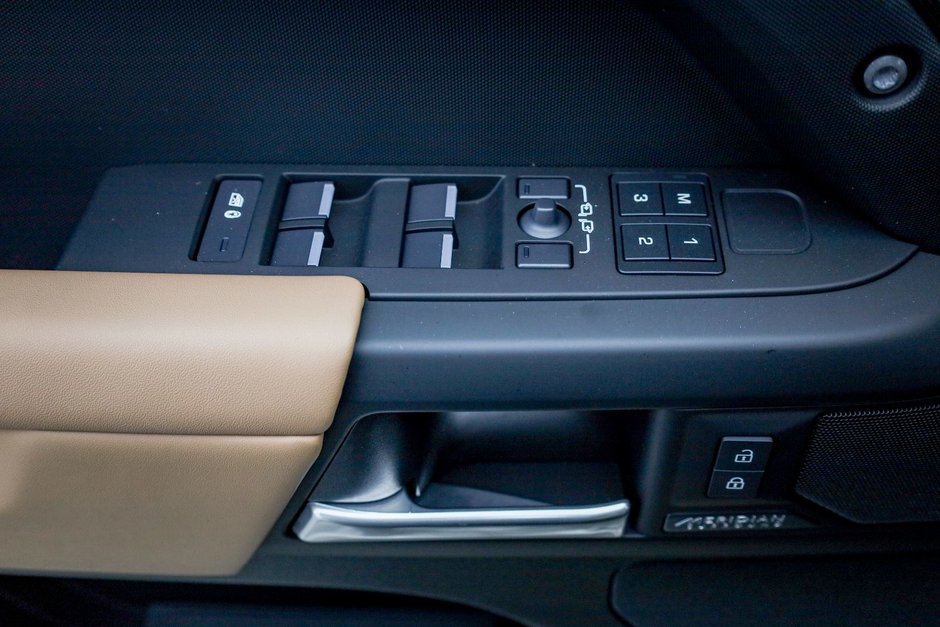 2026 Land Rover Defender 110 Mild Hybrid X-Dynamic SE-12