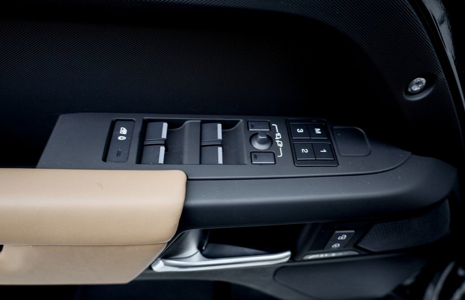 2026 Land Rover Defender 110 S-12