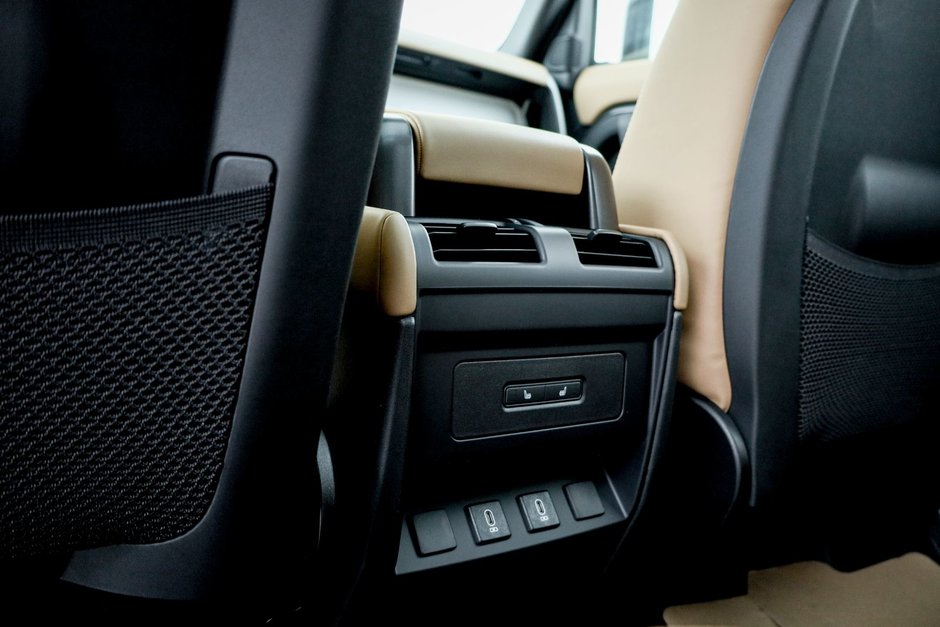 2026 Land Rover Defender 110 S-18