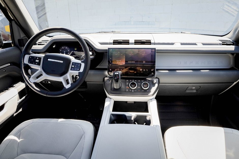 2026 Land Rover Defender 110 X-Dynamic SE-12
