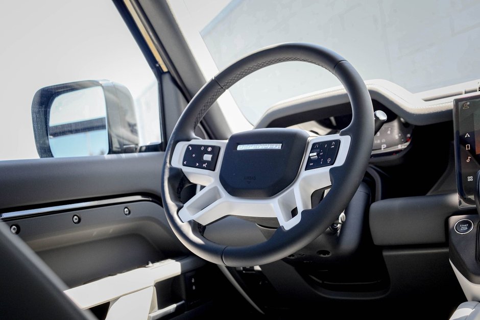 2026 Land Rover Defender 110 X-Dynamic SE-14