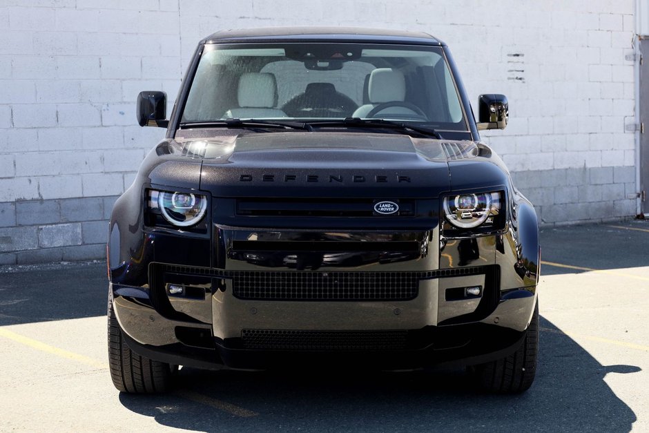 2026 Land Rover Defender 110 X-Dynamic SE-4