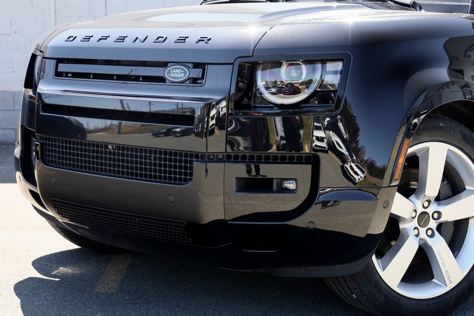 2026 Land Rover Defender 110 X-Dynamic SE-3