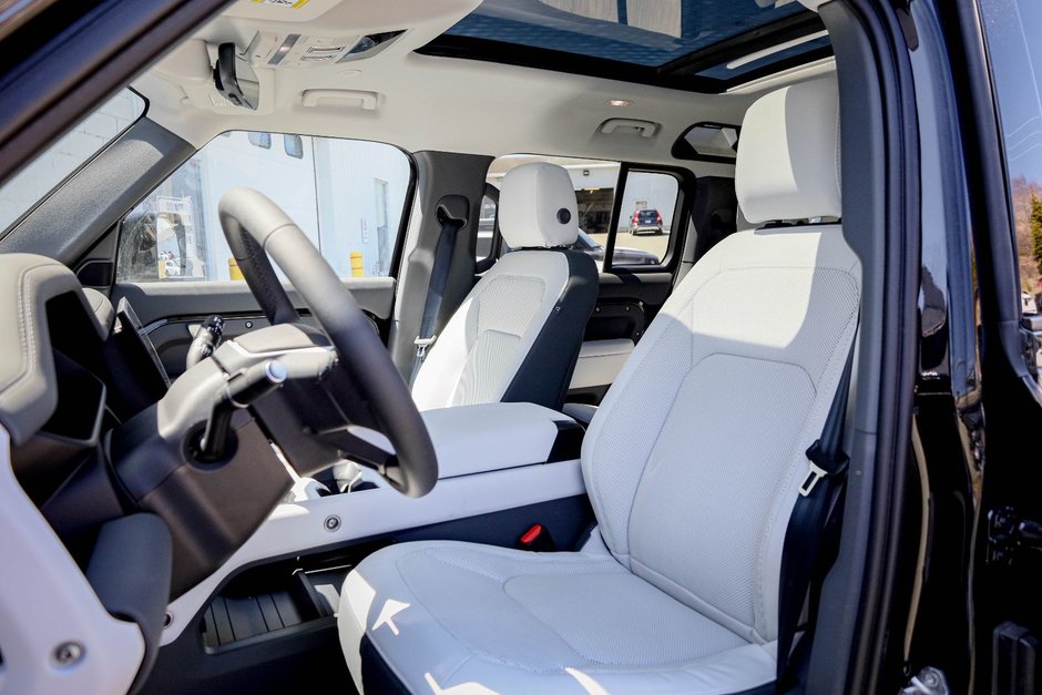 2026 Land Rover Defender 110 X-Dynamic SE-18