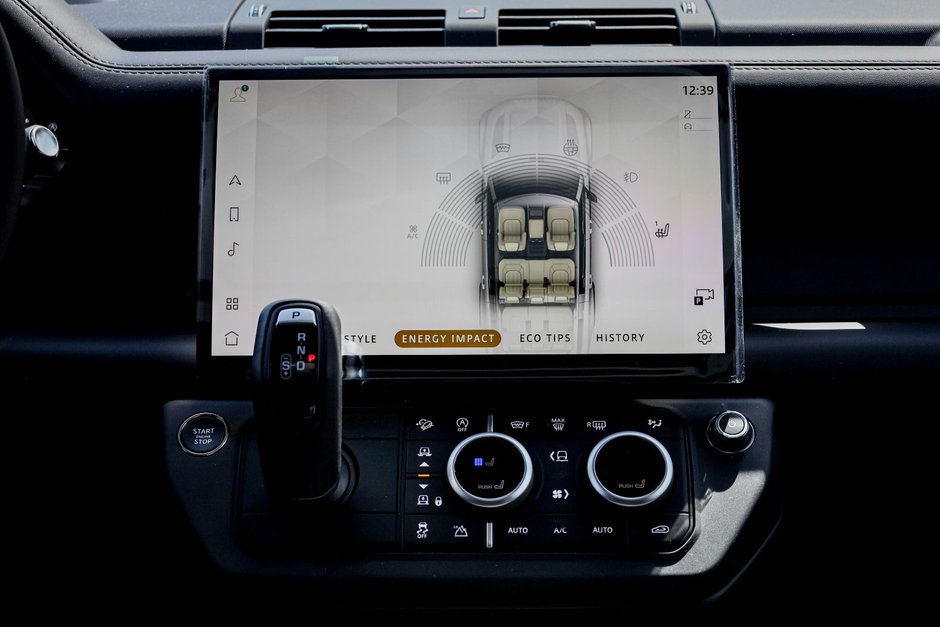 2026 Land Rover Defender 130 X-Dynamic SE-16