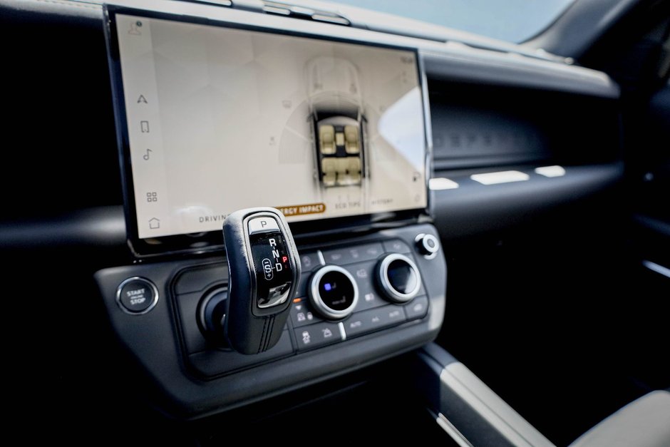 2026 Land Rover Defender 130 X-Dynamic SE-6