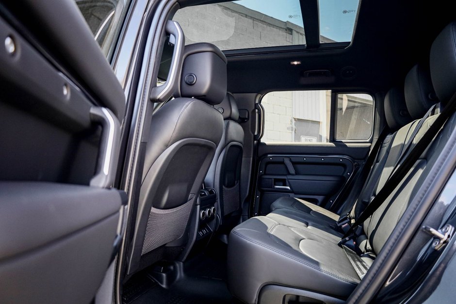 2026 Land Rover Defender 130 X-Dynamic SE-14