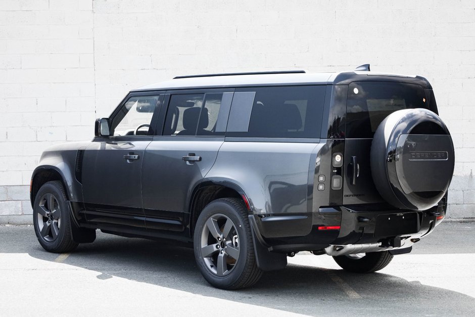 2026 Land Rover Defender 130 X-Dynamic SE-8