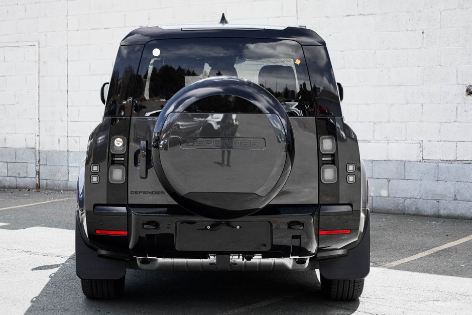 2026 Land Rover Defender 130 X-Dynamic SE-9