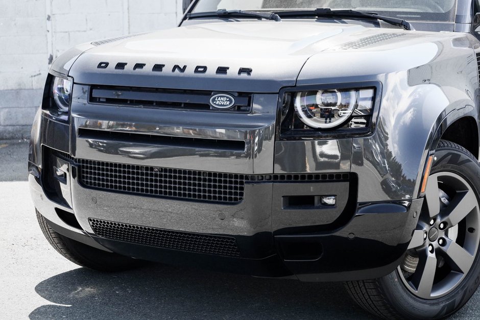 2026 Land Rover Defender 130 X-Dynamic SE-3